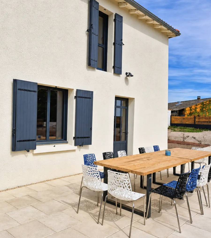 Piscine et jardin du Gîte Le 1701